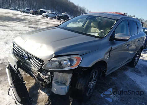 2015 Volvo Xc60 T6 z USA, uszkodzony, nr VIN YV4902RK3F2726310